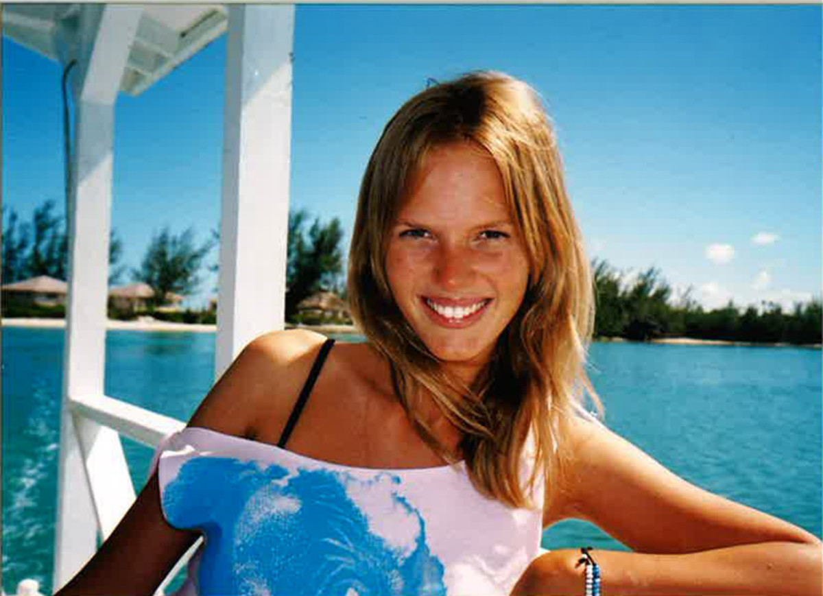 anne-v-2005-rookie-bts-11.jpg